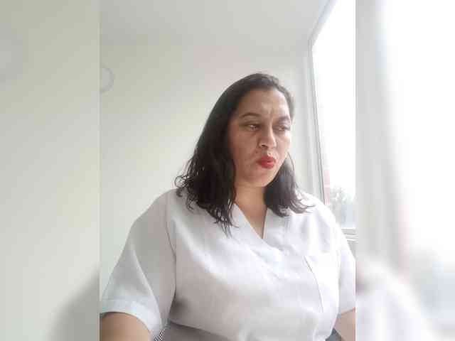Queen-yess011 webcam