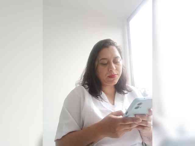 Queen-yess011 webcam