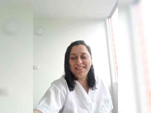 Queen-yess011 webcam