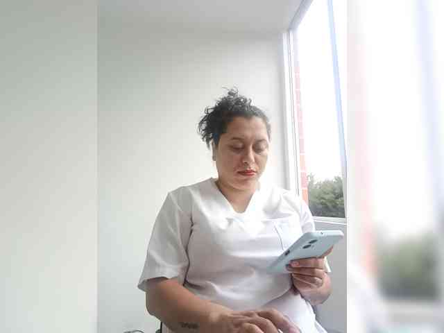 Queen-yess011 webcam