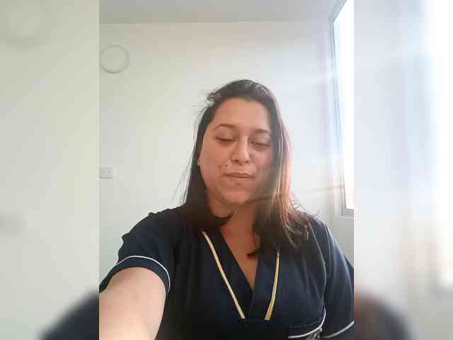 Queen-yess011 webcam