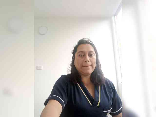 Queen-yess011 webcam