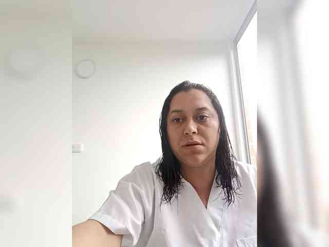 Queen-yess011 webcam