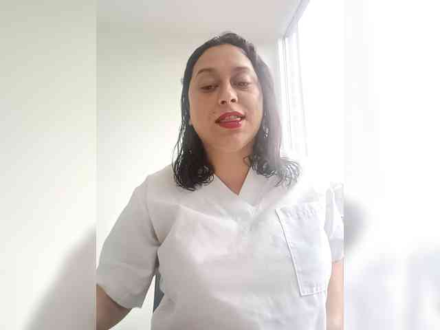 Queen-yess011 webcam