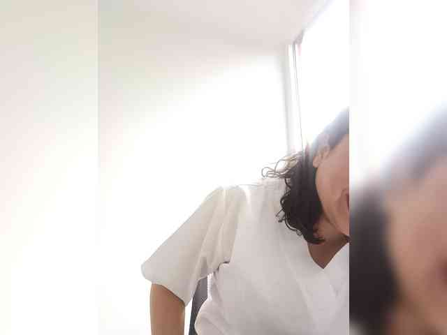 Queen-yess011 webcam