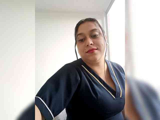 Queen-yess011 webcam