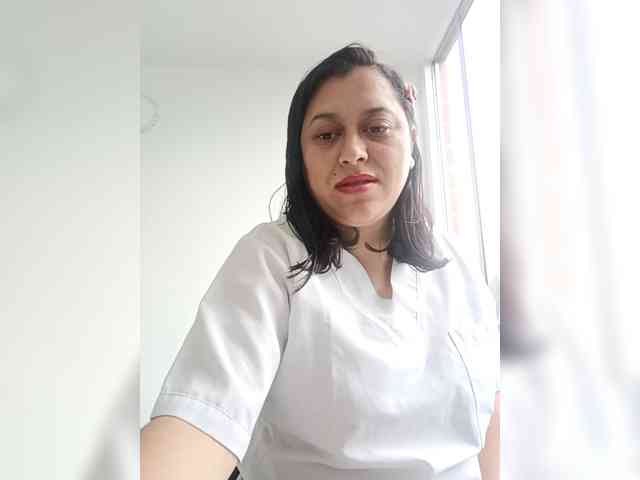 Queen-yess011 webcam