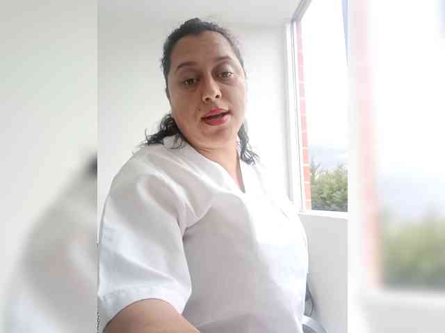 Queen-yess011 webcam