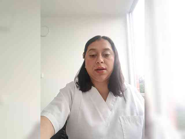 Queen-yess011's cam show statistics and live stream