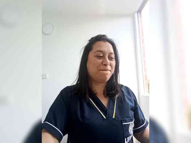 Queen-yess011 webcam