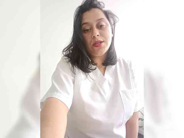 Queen-yess011 webcam