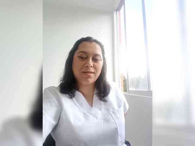 Queen-yess011 webcam