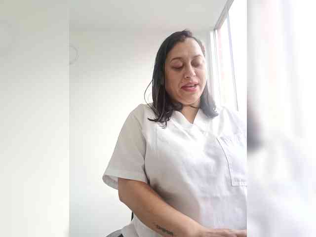 Queen-yess011 webcam