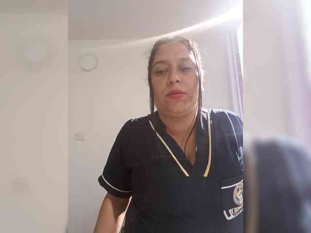 Queen-yess011 webcam