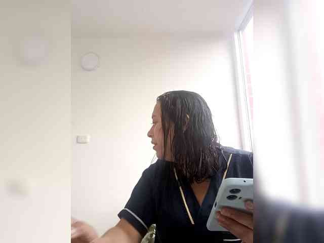 Queen-yess011 webcam