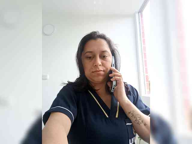 Queen-yess011 webcam