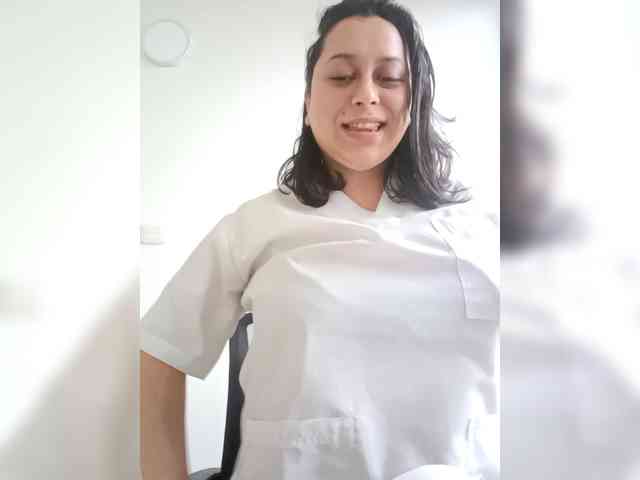 Queen-yess011 webcam