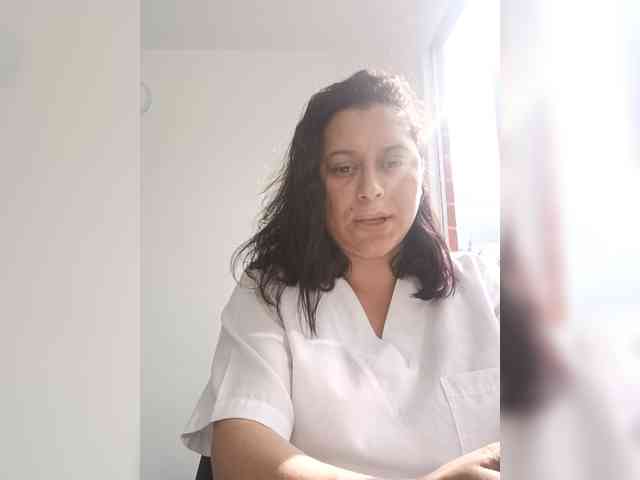 Queen-yess011 webcam