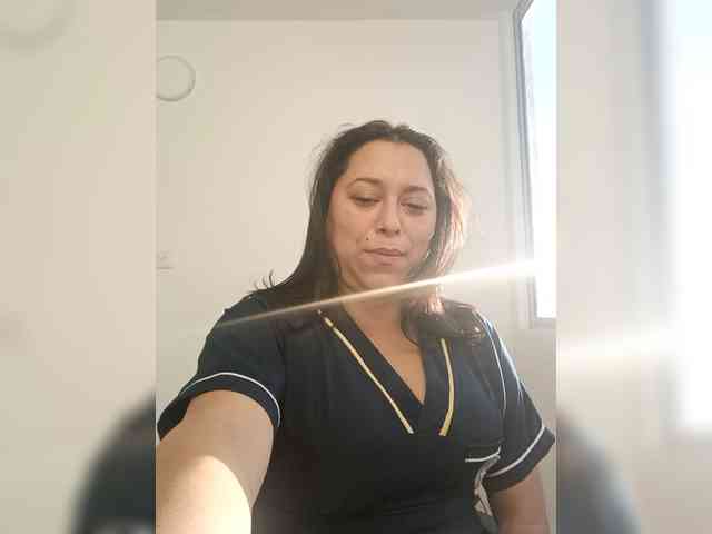 Queen-yess011 webcam