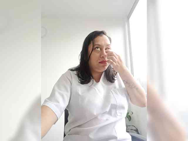 Queen-yess011 webcam