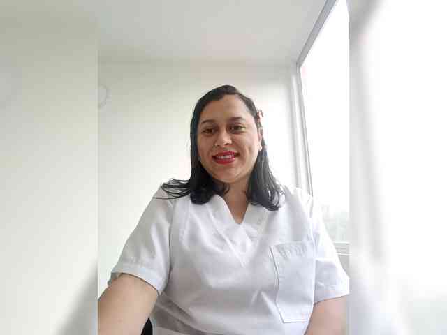 Queen-yess011 webcam