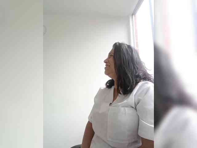 Queen-yess011 webcam