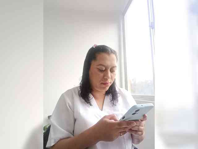 Queen-yess011 webcam