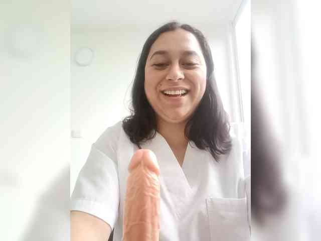 Queen-yess011 webcam