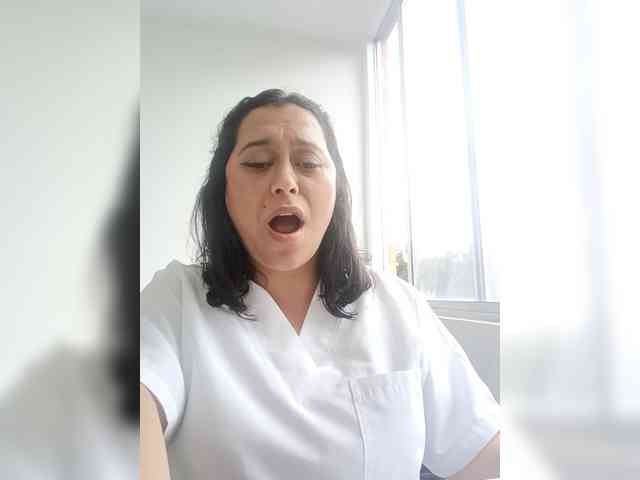 Queen-yess011 webcam