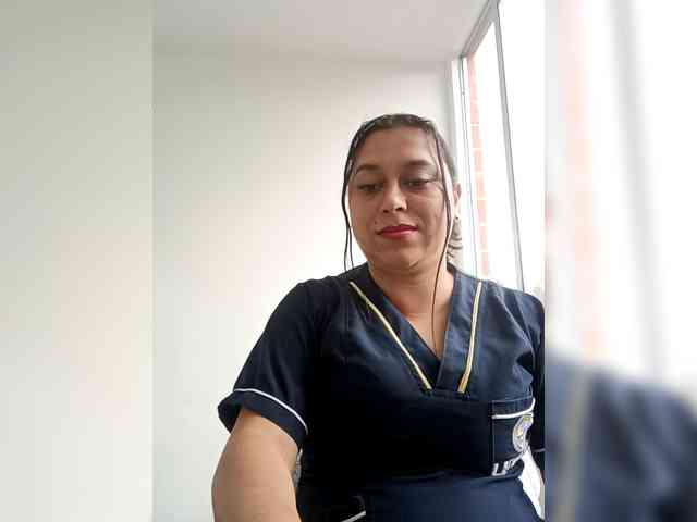 Queen-yess011 webcam