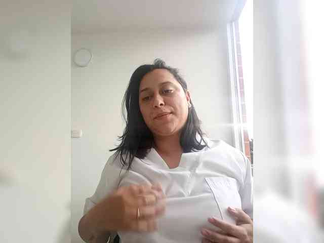Queen-yess011 Live Webcam on BongaCams