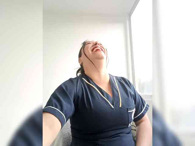 Queen-yess011 webcam