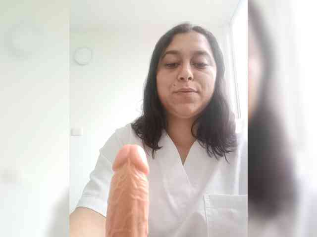 Queen-yess011 webcam