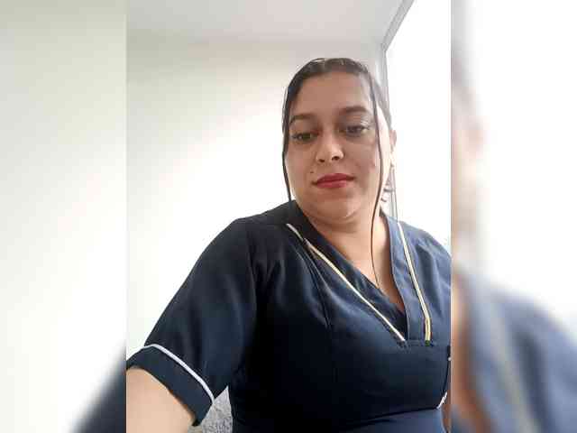 Queen-yess011 webcam