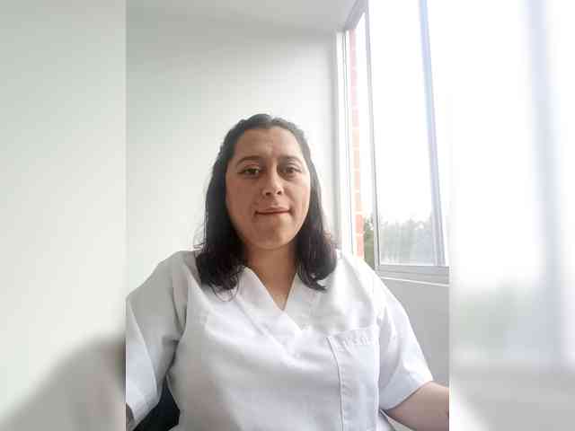 Queen-yess011 webcam