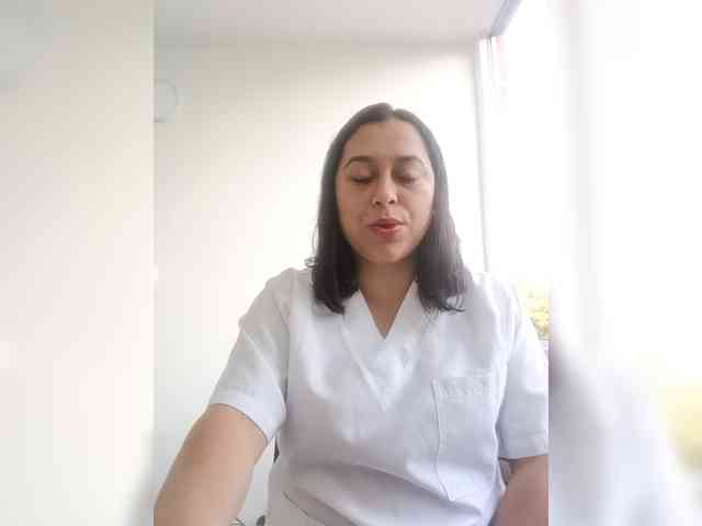 Queen-yess011 webcam
