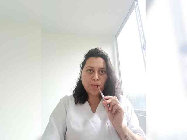 Queen-yess011 webcam