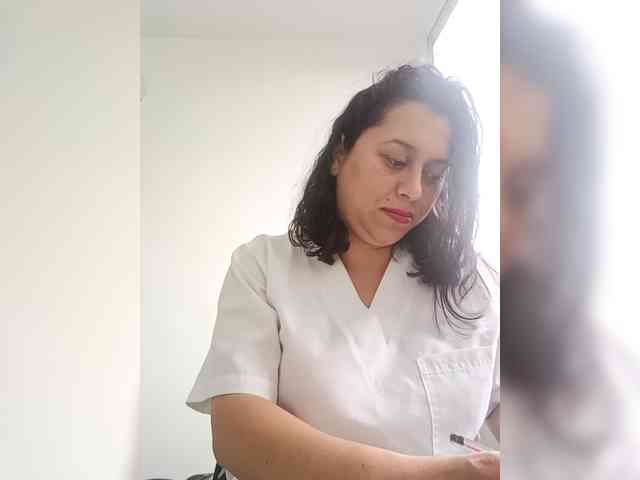 Queen-yess011 webcam