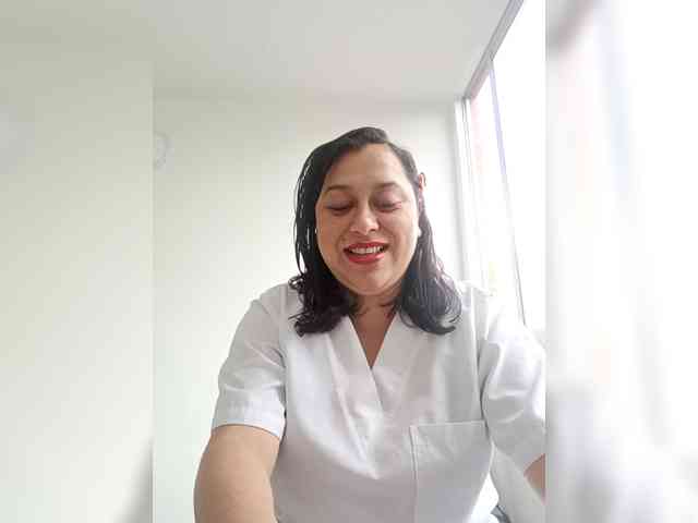 Queen-yess011 webcam
