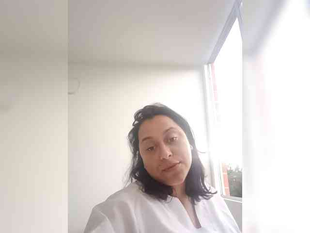 Queen-yess011 webcam