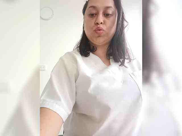 Queen-yess011 webcam