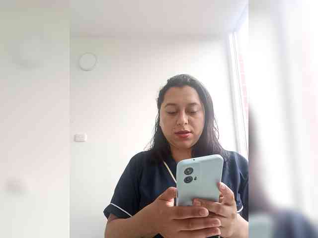 Queen-yess011 webcam
