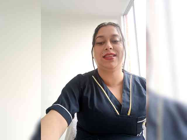 Queen-yess011 webcam