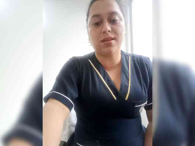 Queen-yess011 webcam