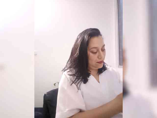 Queen-yess011 Live Webcam on BongaCams