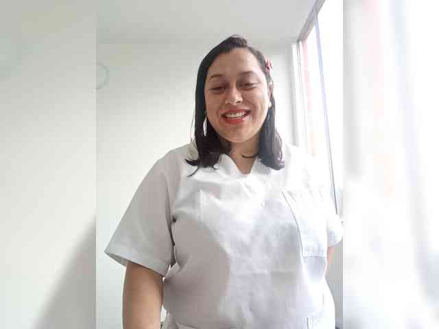 Queen-yess011 webcam