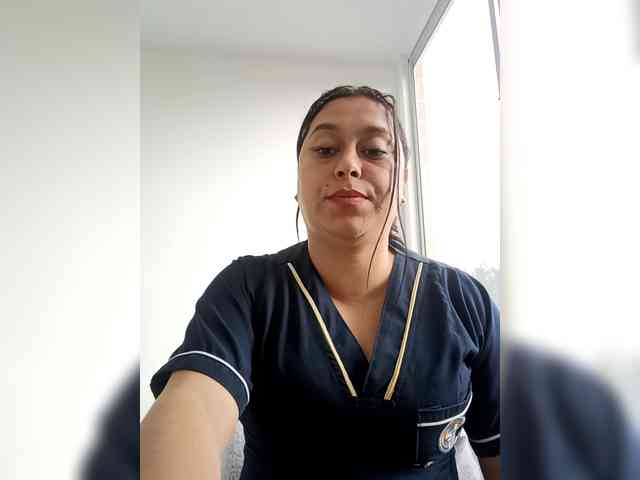 Queen-yess011 webcam
