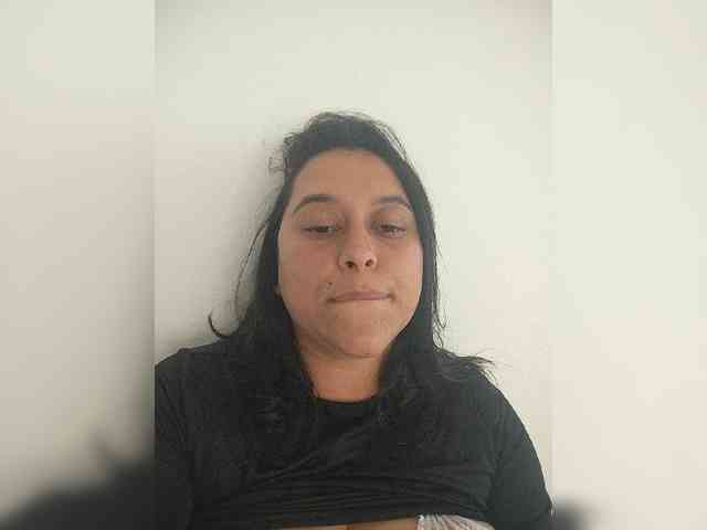 Queen-yess011 webcam