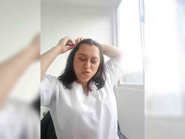 Queen-yess011 webcam