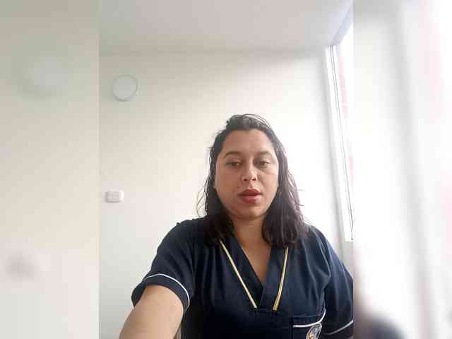 Queen-yess011 webcam